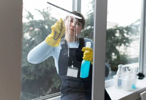 Nettoyage de vitres intérieures et extérieures à la Couture